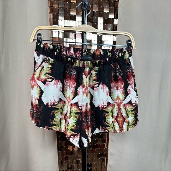 Seductions Floral Shorts w Elastic Waist Size Medium - Picture 10 of 10